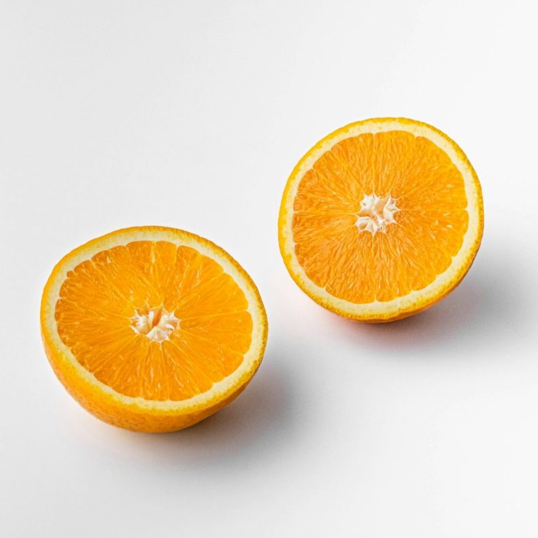 Orange Orange in zwei Hälften